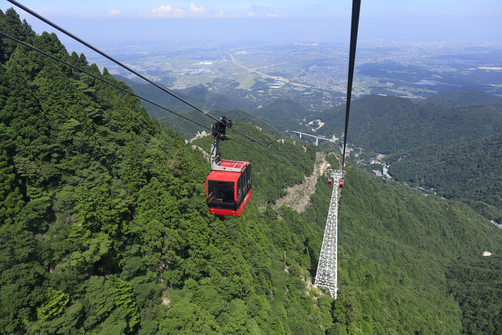 (Reservations required) Gozaisho ropeway tour with spectacular views and a break at a hot spring
